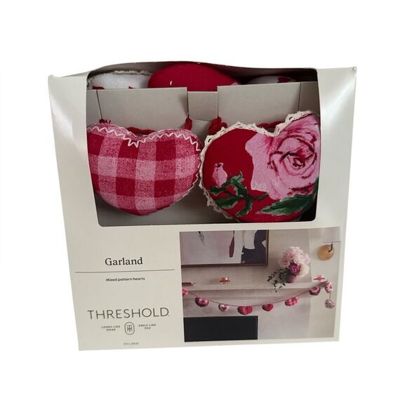 Threshold Red Holiday Garland with Heart Design NIP - Picture 2 of 4